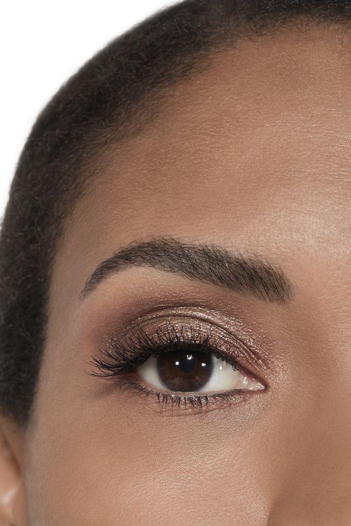 NOVO. SOMBRA LÍQUIDA PARA PÁLPEBRAS DE LONGA DURAÇÃO