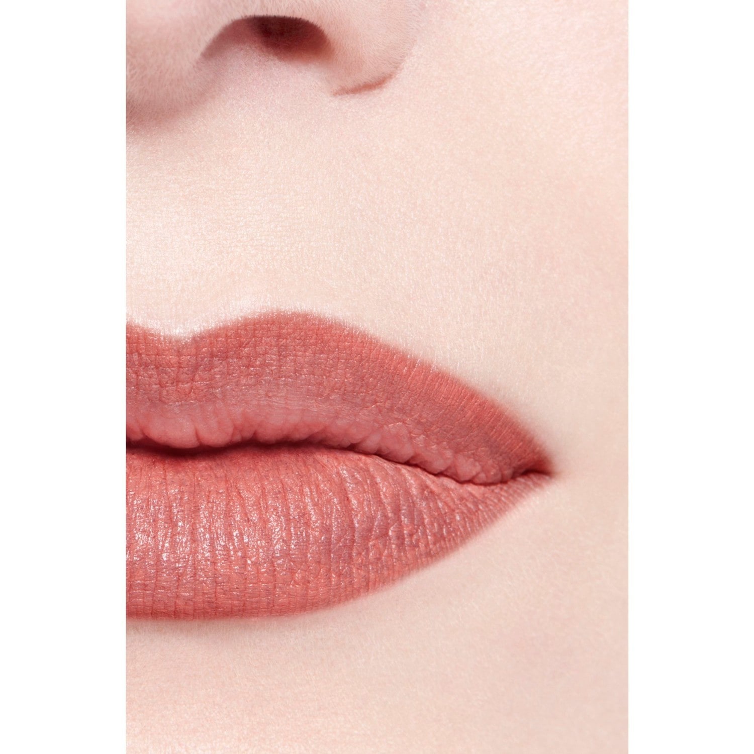LÁPIS PARA CONTORNO DE LÁBIOS COM PRECISÃO - 156 BEIGE NATUREL