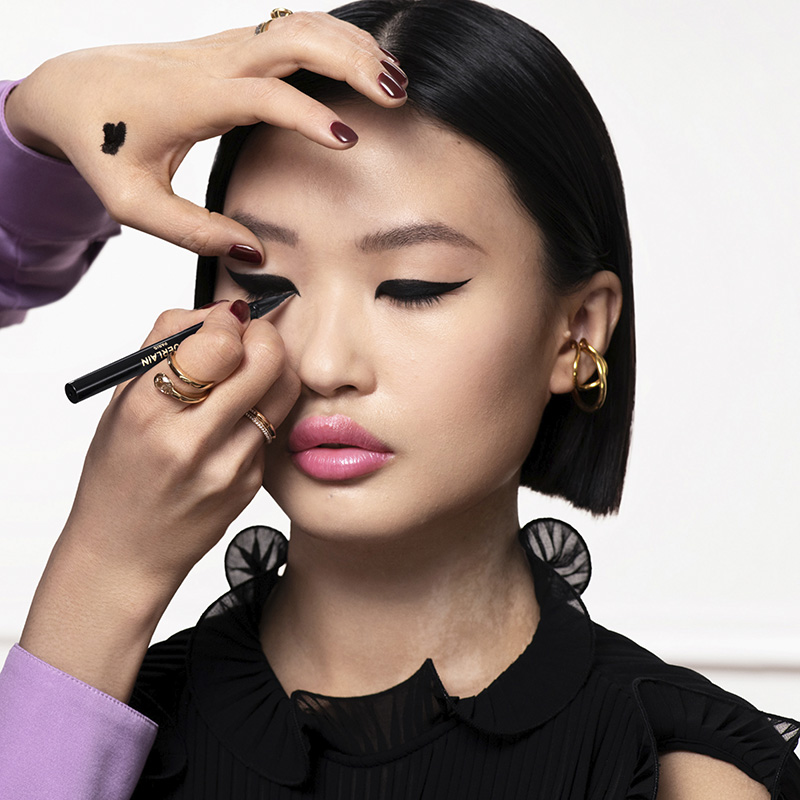 Graphic Liner Black