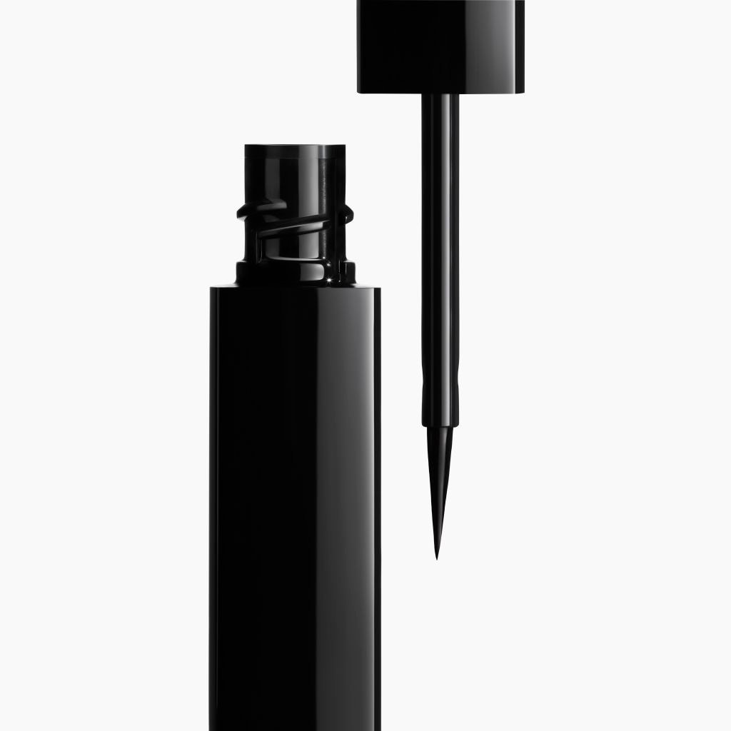 EYELINER LÍQUIDO DE ALTA PRECISÃO, DE LONGA DURAÇÃO E SEM TRANSFERIR