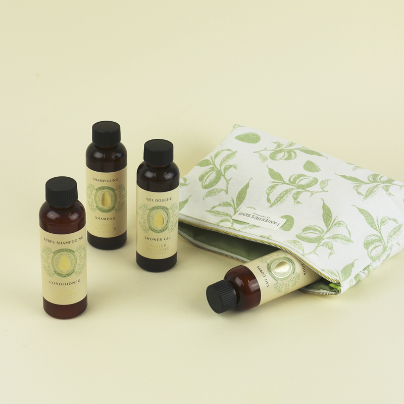 Soothing Almond Travel Pouch Almond Set