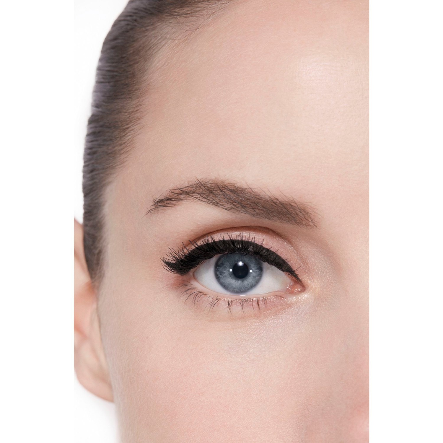 EYELINER LÍQUIDO DE ALTA PRECISÃO, DE LONGA DURAÇÃO E SEM TRANSFERIR