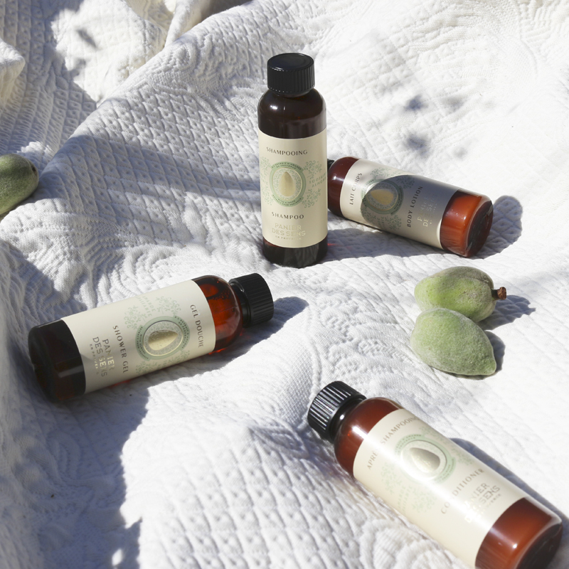 Soothing Almond Travel Pouch Almond Set