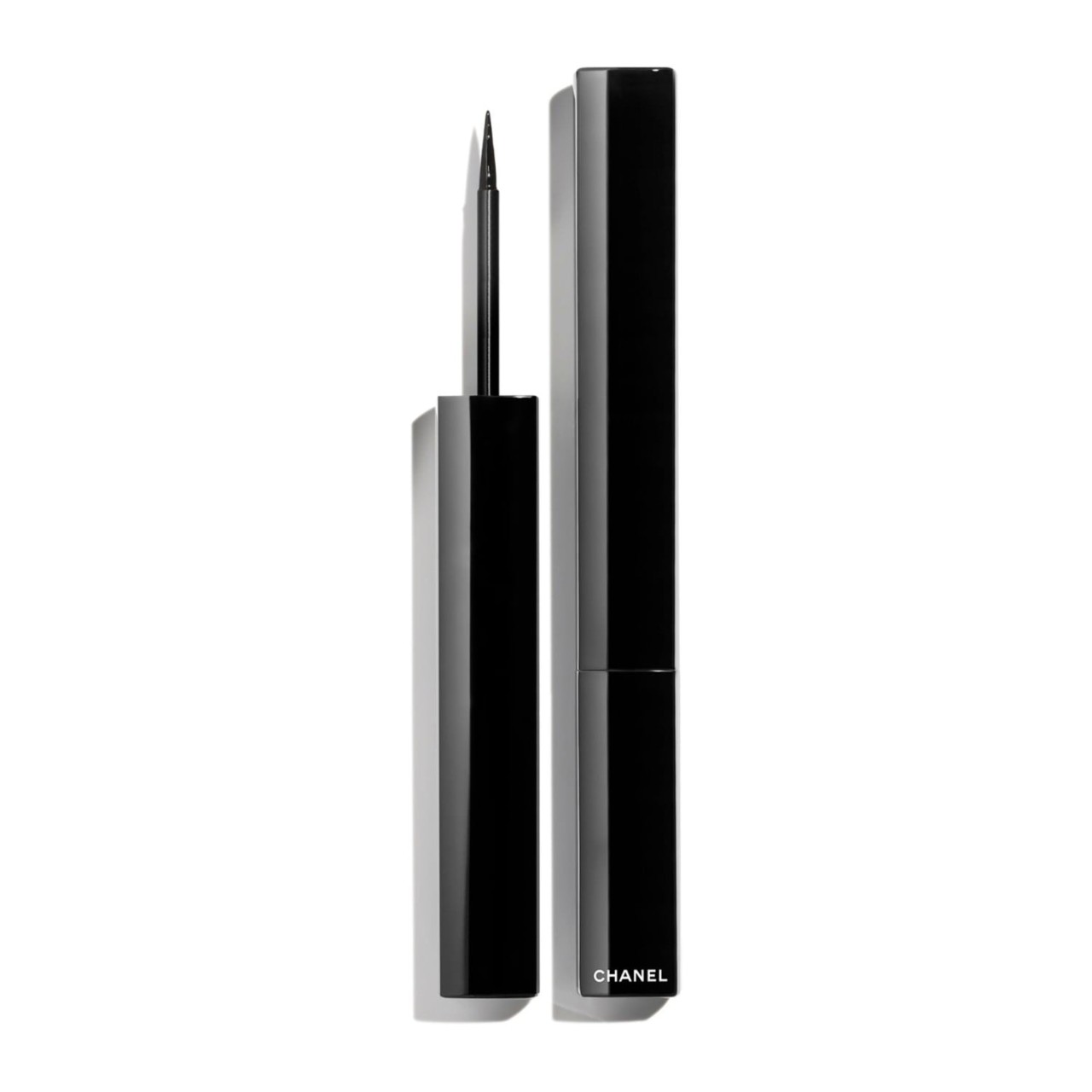 CHANEL - EYELINER LÍQUIDO DE ALTA PRECISÃO, DE LONGA DURAÇÃO E SEM TRANSFERIR -  512 NOIR PROFOND